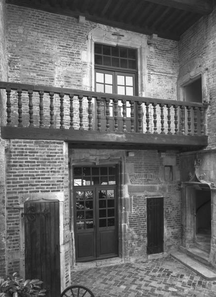 Corps principal, façade sur cour.