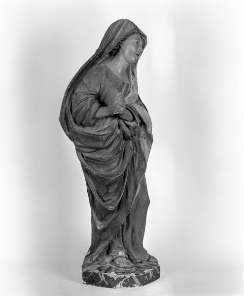 Statue (demi-nature) : Vierge du calvaire