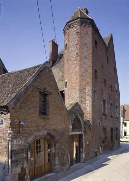 Façades sur la rue Bossuet.