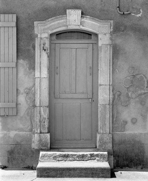 Ferme (1980 AO 125), détail de la porte du logis.