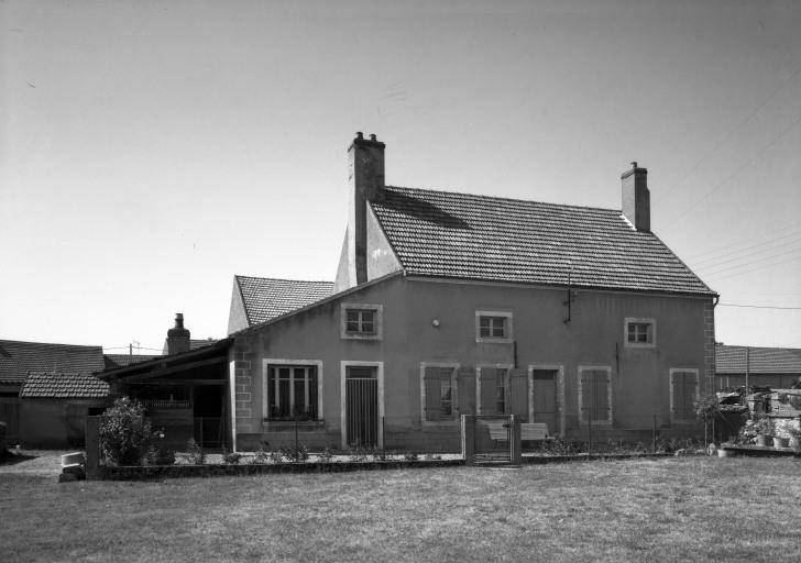 Ferme (1980 AO 23) : logis.