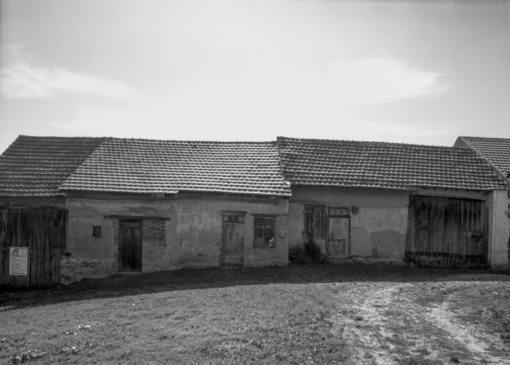 Ferme (1980 AN 137).