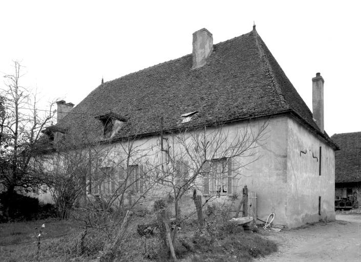 Bâtiment d'habitation, façade sur jardin.