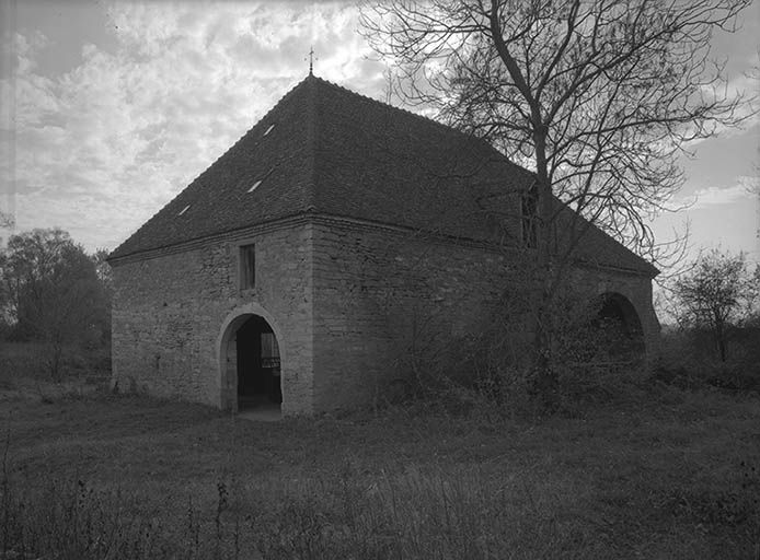 Vue de trois-quarts antérieur.