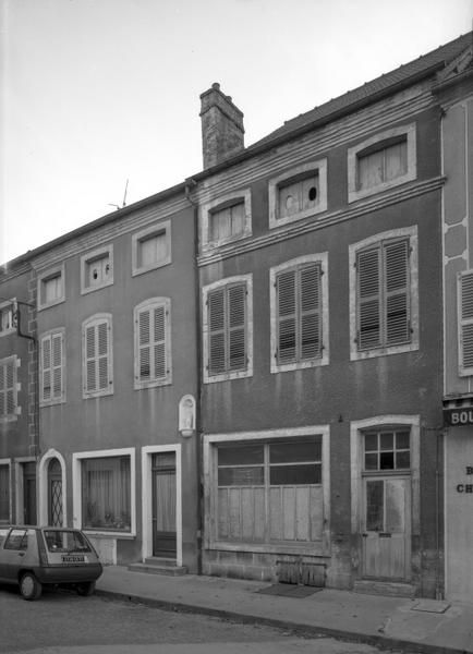 Façades sur rue.