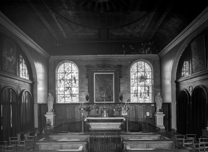 Chapelle, vue prise depuis l'entrée.