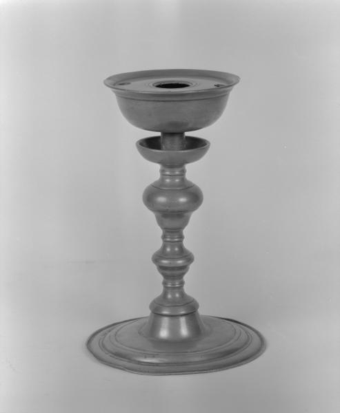 Vue d'une lampe. - © Région Bourgogne - Inventaire général