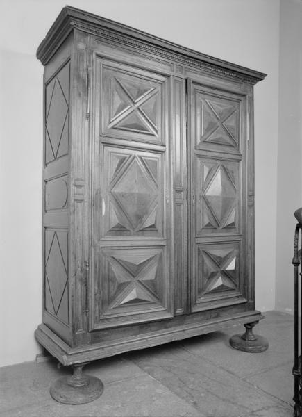 Armoire (2)