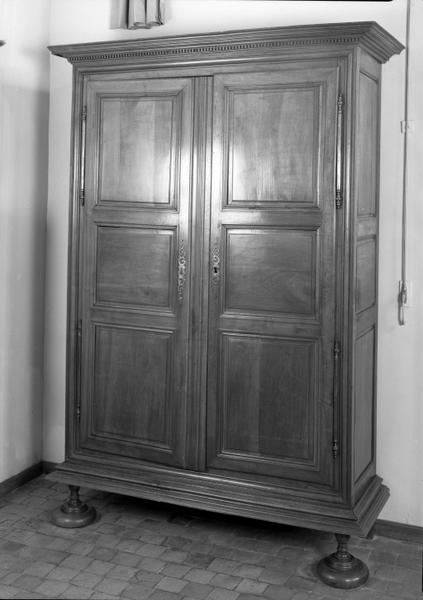 Armoire (2, 2)