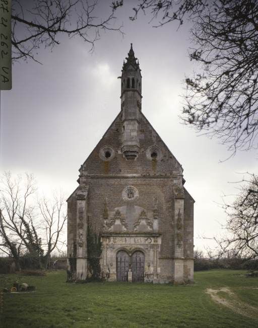 Chapelle de l'ancien château, façade.