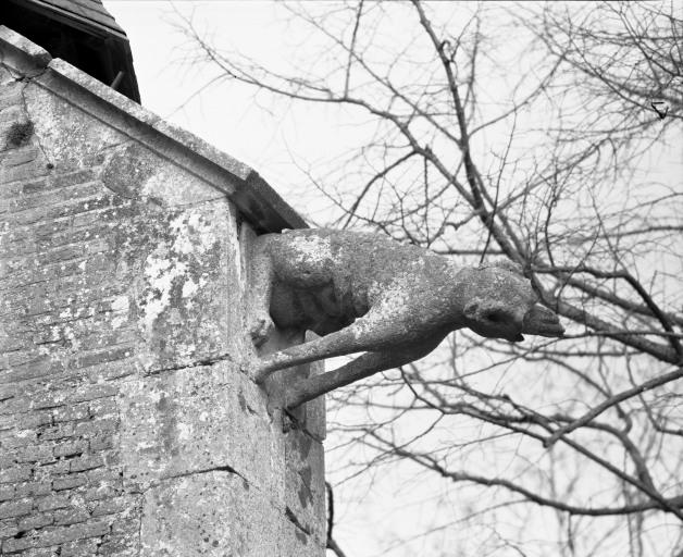 Gargouille sur le contrefort antérieur du choeur.