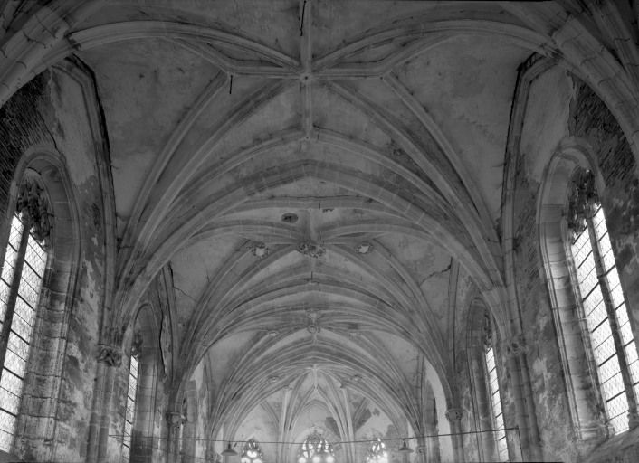 Chapelle de l'ancien château : vue d'ensemble des voûtes.