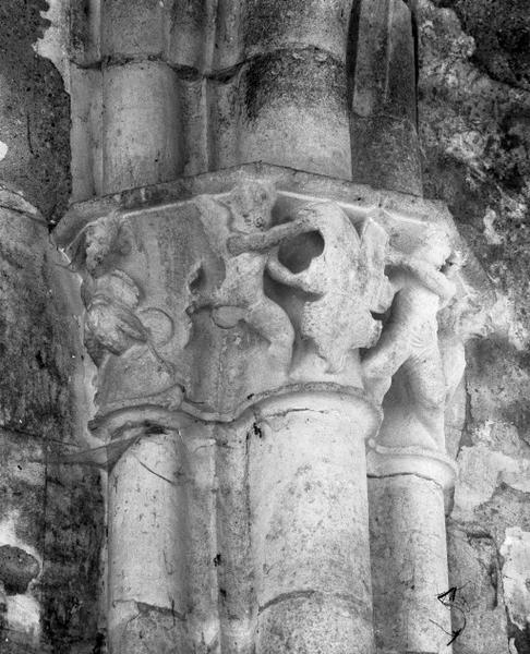 Entre le choeur et la nef, chapiteau droit.