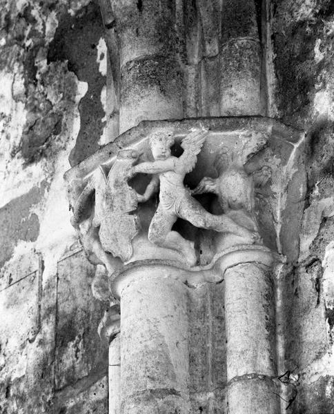 Entre le choeur et la nef, chapiteau droit.
