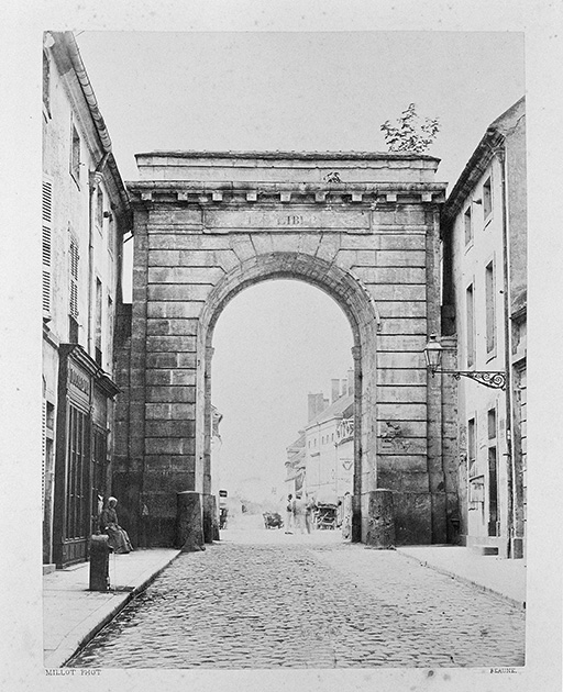 Photographie de la porte, côté ville, à la fin du XIXe siècle.