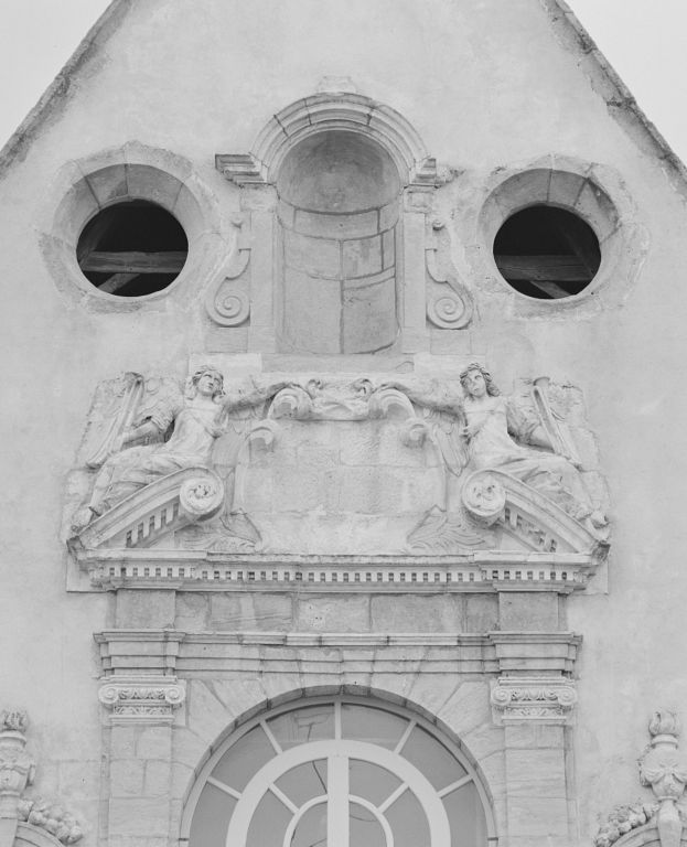 Ancienne église Saint-Etienne, détail du décor de la façade