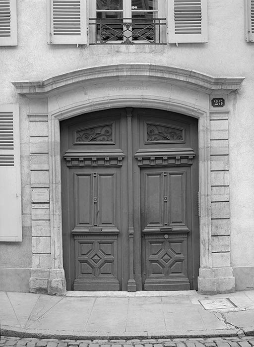 Vue d'ensemble de la porte cochère côté rue des Tonneliers