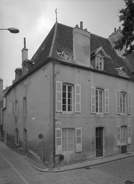 Maison 18 rue Maizière, à l'angle avec la rue Emile labet