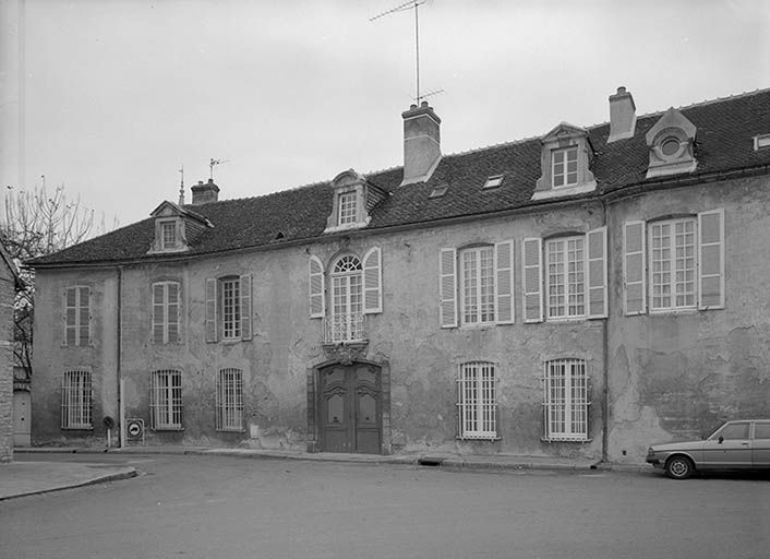 Maison 13 rue Paul Bouchard, ancien hôtel Richard d'Ivry, vue d'ensemble de la façade