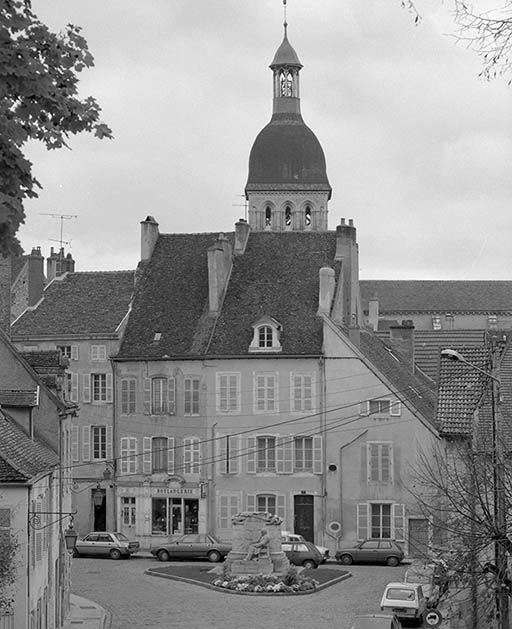 La place Marey, vue prise du bastion des Lions.