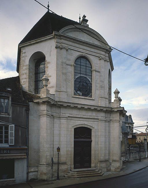 Façade, vue de trois-quarts