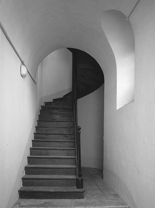 Escalier menant à la tribune sud du choeur