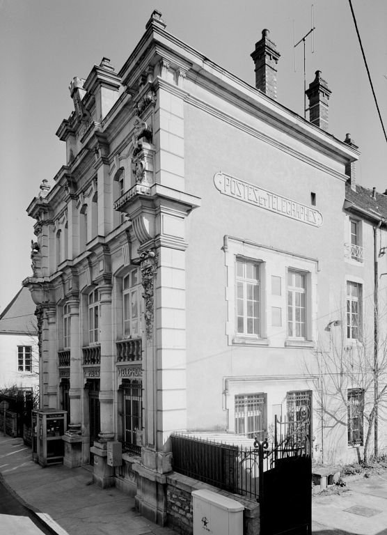 Façade et élévation droite du corps de bâtiment antérieur
