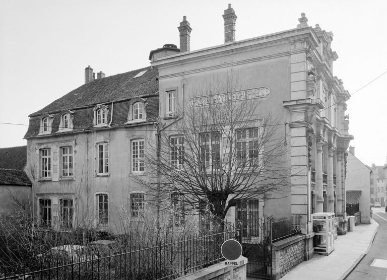 Façade et élévation gauche