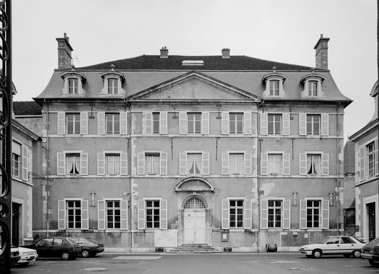 Bâtiment principal, façade antérieure