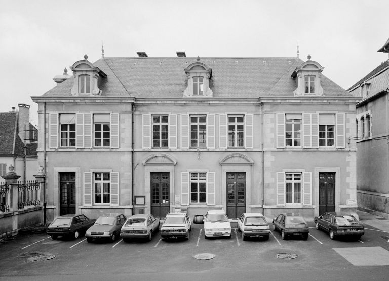 Bâtiment gauche, façade sur cour