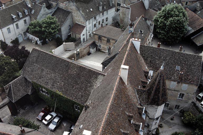 Bâtiment sud, vue prise depuis le clocher de la collégiale