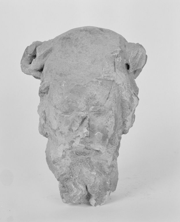 Fragment de statue : tête de Christ, face (INV. 44.2099)