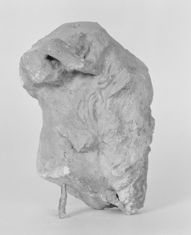 Fragment de statue : tête de Christ, profil droit (INV. 44.2099)