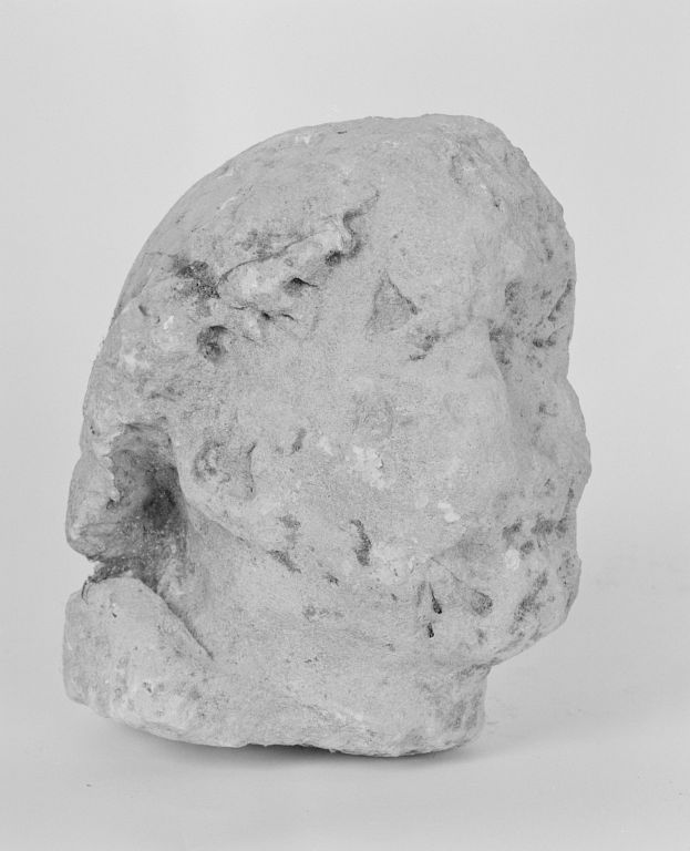 Fragment de statue : tête d'homme (INV. 44.2101)