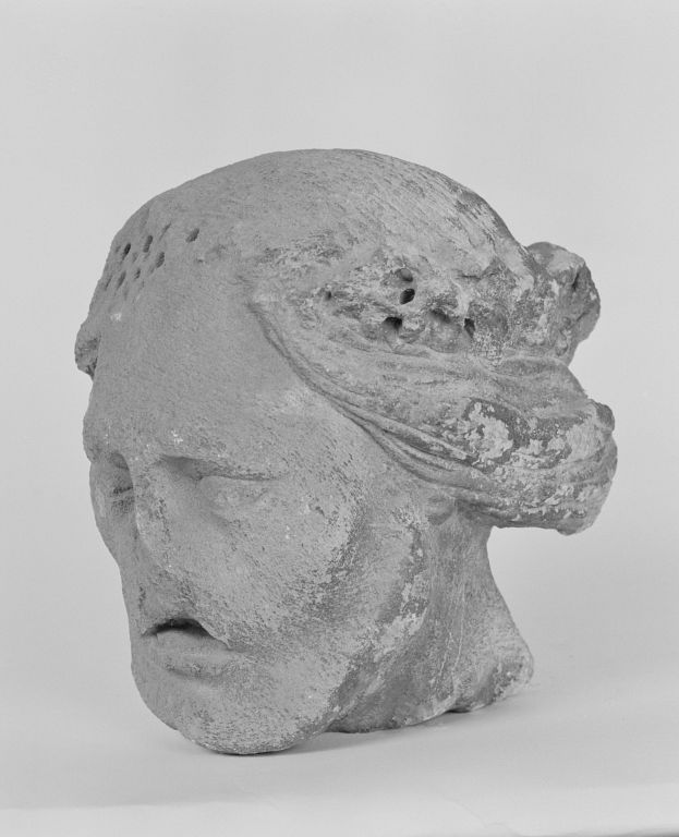 Fragment de statue : tête de Christ (INV. 44.2100), trois-quarts gauche