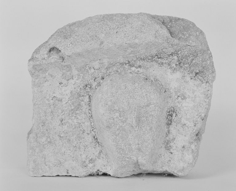 Fragment de stèle gallo-romaine (INV. 44.2044)
