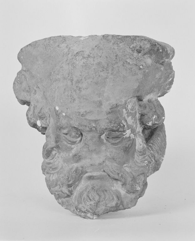 Fragment de statue : tête d'homme (INV. 44.2164), face