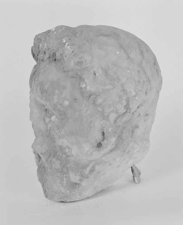 Fragment de statue gallo-romaine : tête d'homme (INV. 44.2047), profil gauche