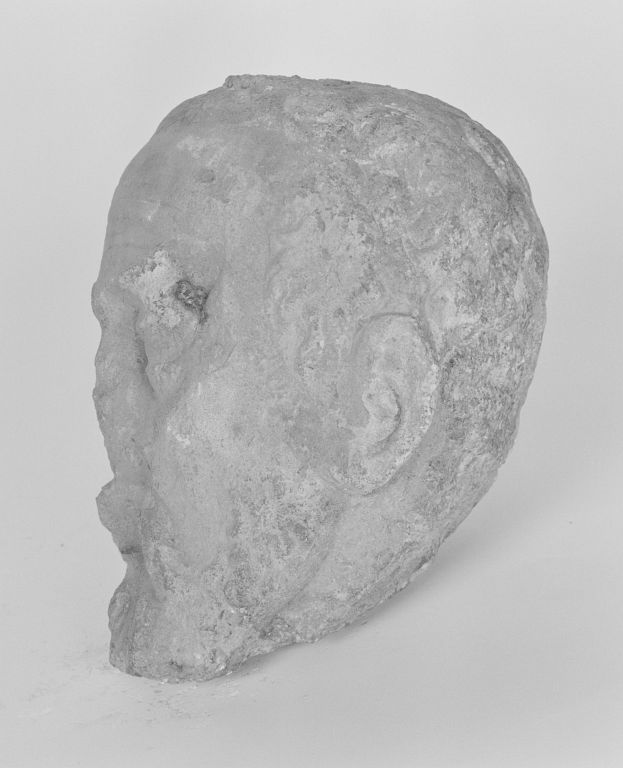 Fragment de statue : tête d'homme (INV. 44.2163), profil