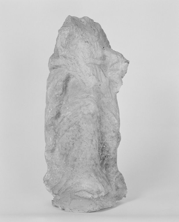 Statuette : Vierge à l'Enfant (INV. 44.2093), trois-quarts