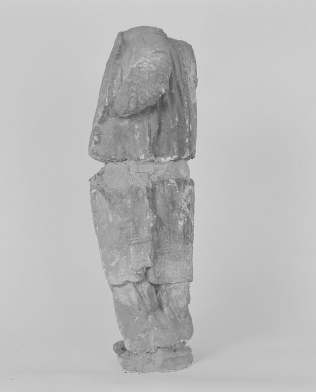 Statuette : saint diacre (INV. 44.2091), profil