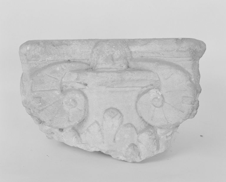 Chapiteau (INV. 44.2053)
