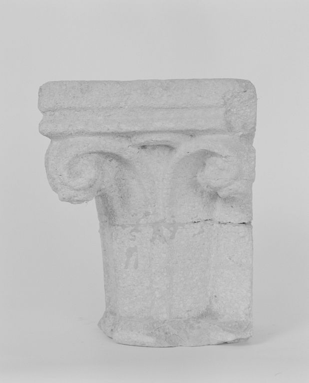 Chapiteau (INV. 44.2113)