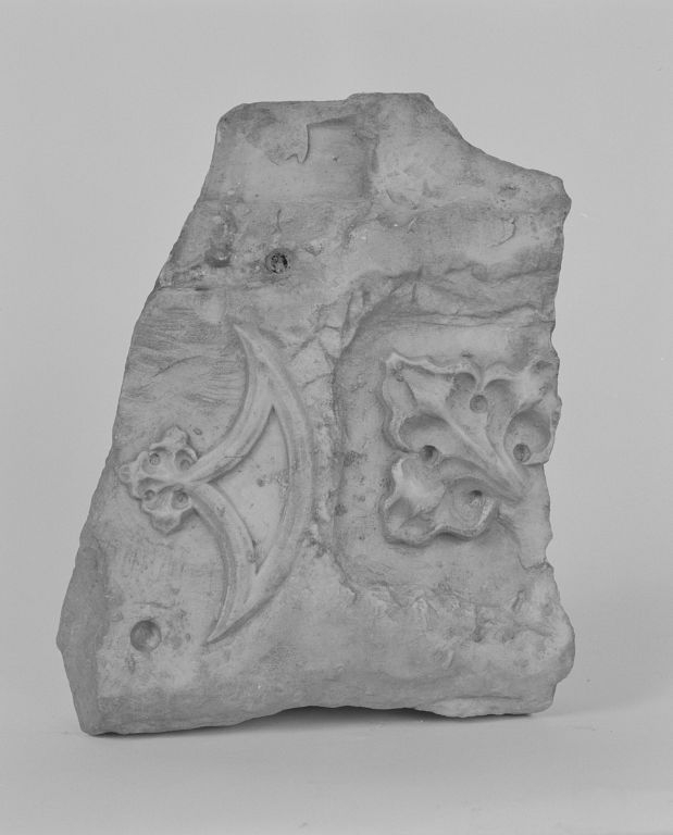 Fragment de bas-relief (INV. 44.2142)
