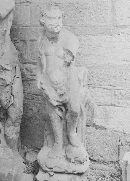 Groupe non relié : Neptune et tritons (INV. 44.2211) : triton avec tortue