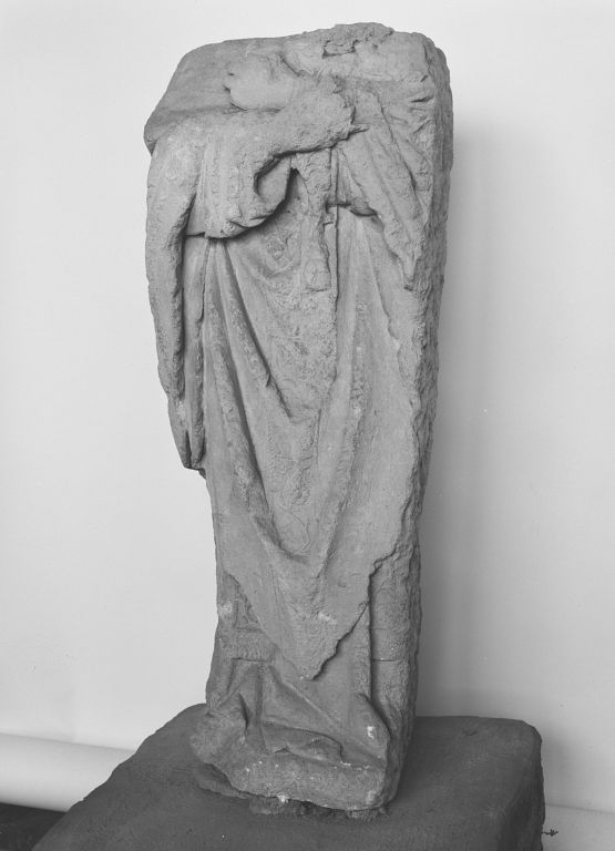 Statue : Saint Bénigne ?