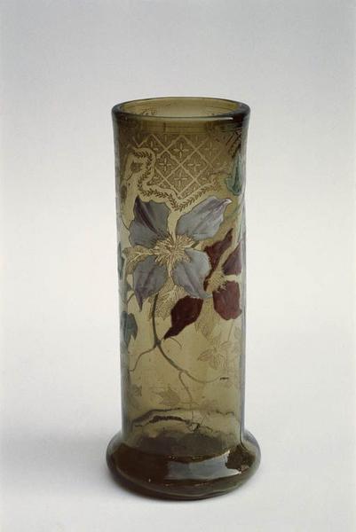 Vase en verre à décor émaillé.