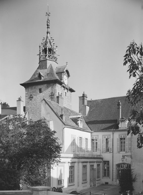 Elévations postérieure et gauche, vue prise de la rue Paradis