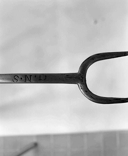 Fourche d'âtre, détail.