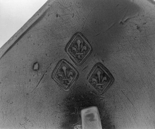Détail des poinçons.